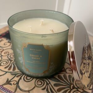 White Barn Cedar & Suede Three Wick Scented Candle